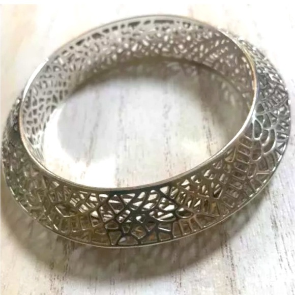 NEW Silpada Vintage Sterling
Silver Stiletto Filigree Cutout
Bangle Bracelet - Picture 4 of 9